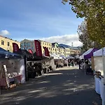 Comfy Apartment With Carpark 2 Minutes To Cbd