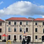 Comfy Apartment With Carpark 2 Minutes To Cbd